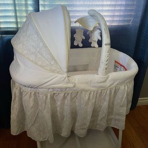 Used like NEW and in great shape! Only used for less than a month.